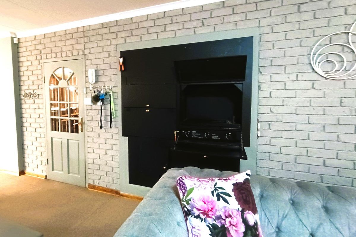 Modern Elegance with Flat - Photo 4