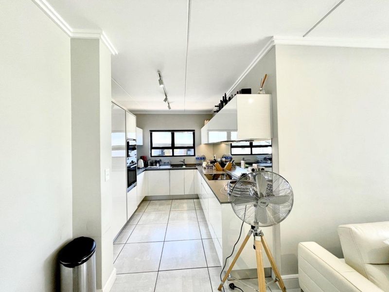 Luxurious 3-Bedroom Ground Floor Unit in Whistling Thorns - Photo 5