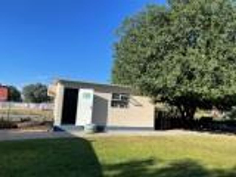 Perfect School Setup: Prime Location - Photo 3