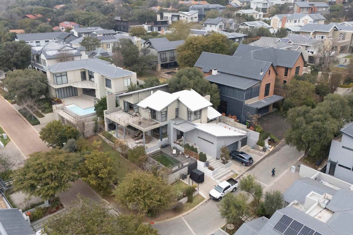 DREAM 4-BEDROOM HOME IN THE PRESTIGIOUS HELDERFONTEIN ESTATE - Photo 3