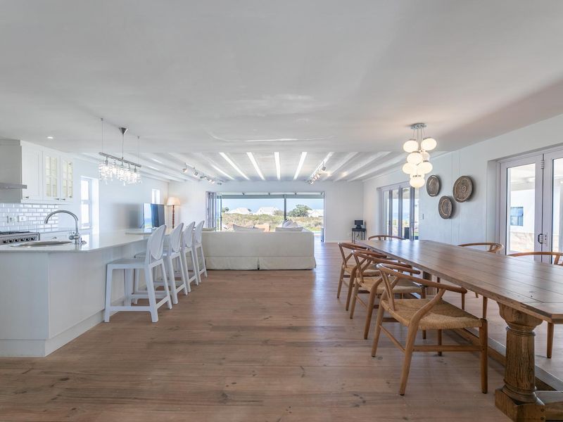 Stylish West Coast Home at the Sea - Photo 7