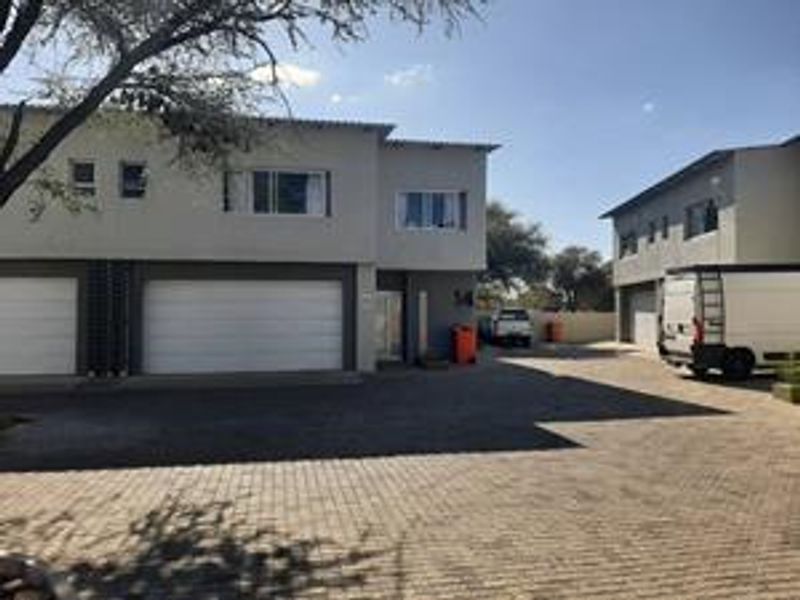 SELLING TOWNHOUSE BELOW VALUATION & AT A REDUCED PRICE - Photo 5