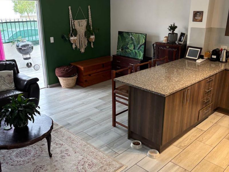 Neat 3 Bedroom Duplex - Photo 3