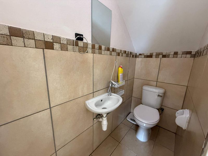 Spacious Face-Brick Duplex – Immediate Occupation Available - Photo 8