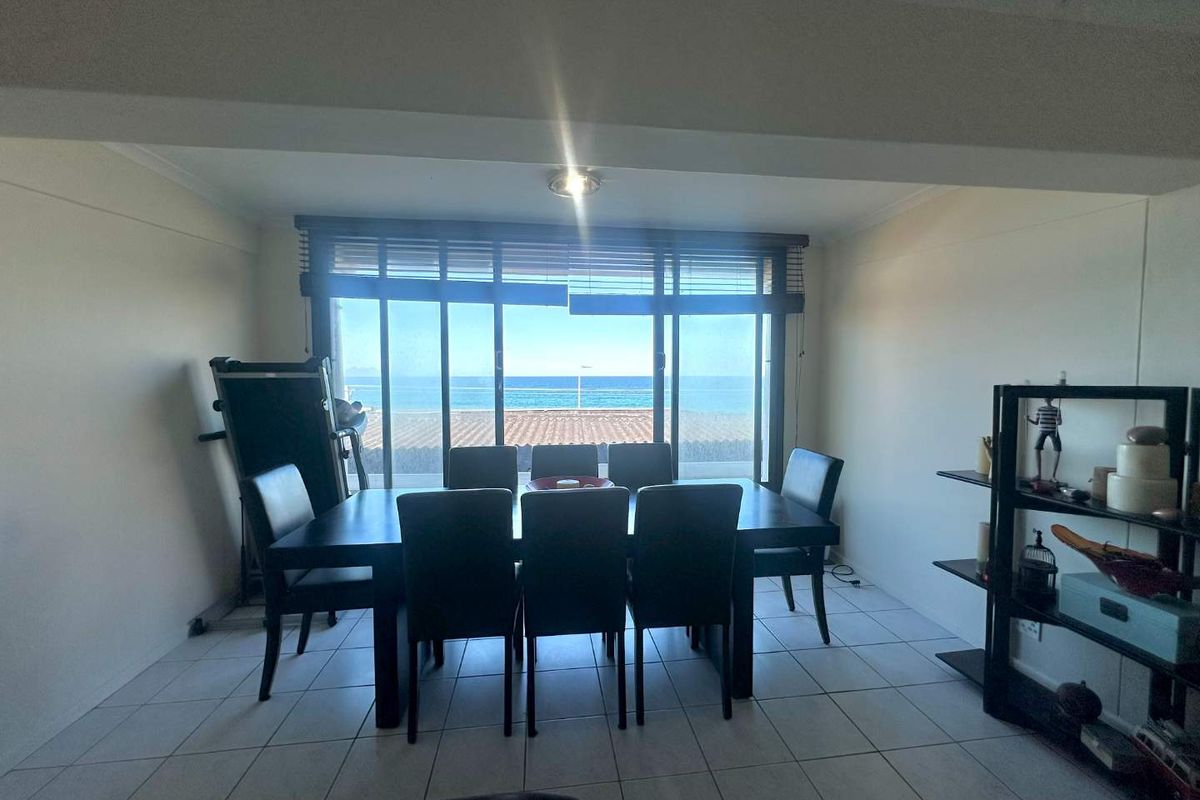 Spacious Sea-Facing Apartment in St James - Photo 3