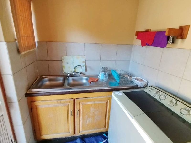 "Double-Story Delight: Perfect for Family Living!" - Photo 6