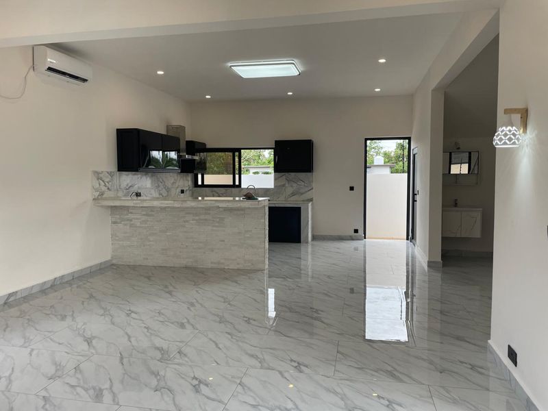 Contemporary Newly Built Villa with Rooftop Views – 5 Minutes from Super U, Grand Baie - Photo 2