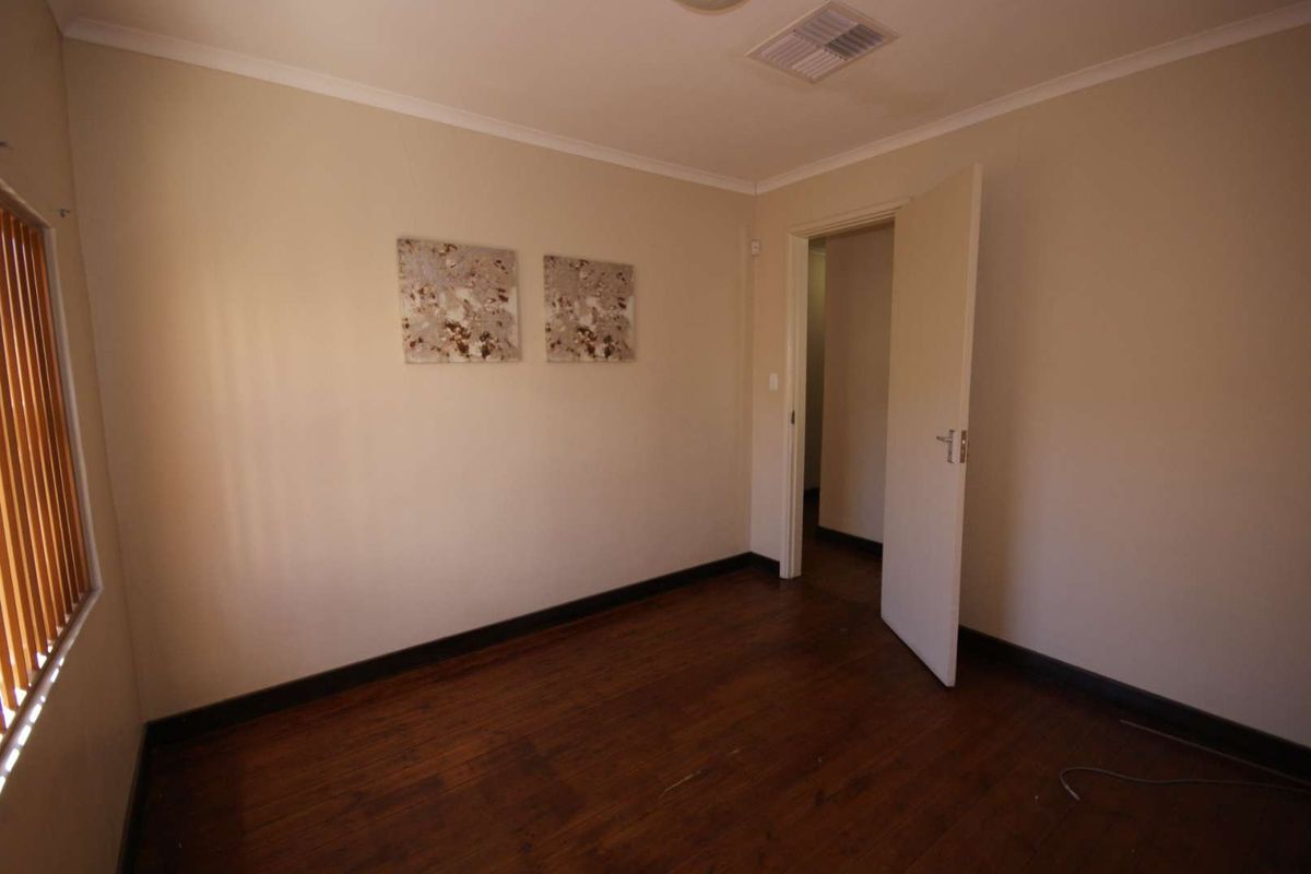 Spacious Office Accommodation - Photo 3