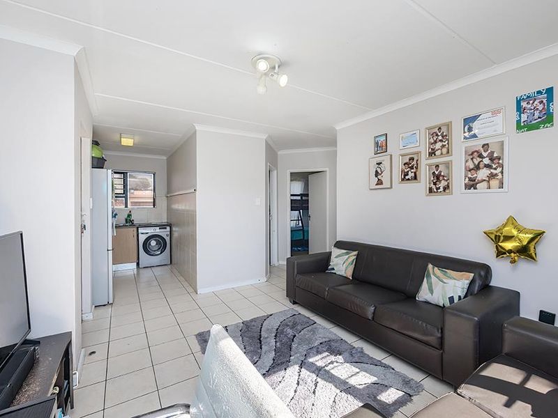 Modern 2 Bed Ground Floor Apartment - Photo 4