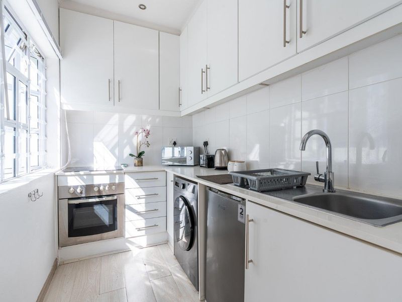 Studio With Garage and Fully Furnished - Photo 7