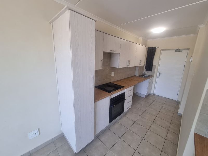 Stunning 3-Bedroom Ground Floor Apartment in Kuilsriver - Only R9,500pm! - Photo 10