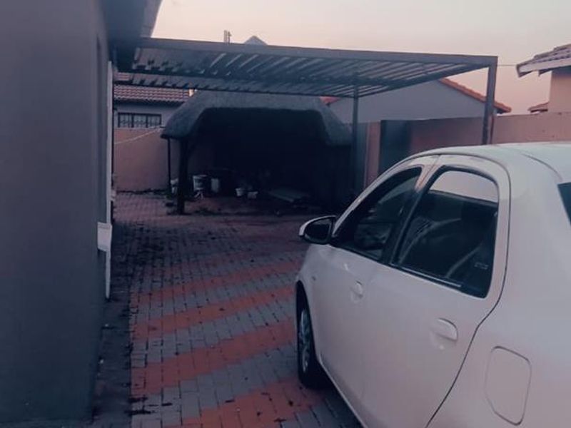 Charming 3-Bed Home in Boksburg with Top Security & Great Potential !!!! - Photo 5