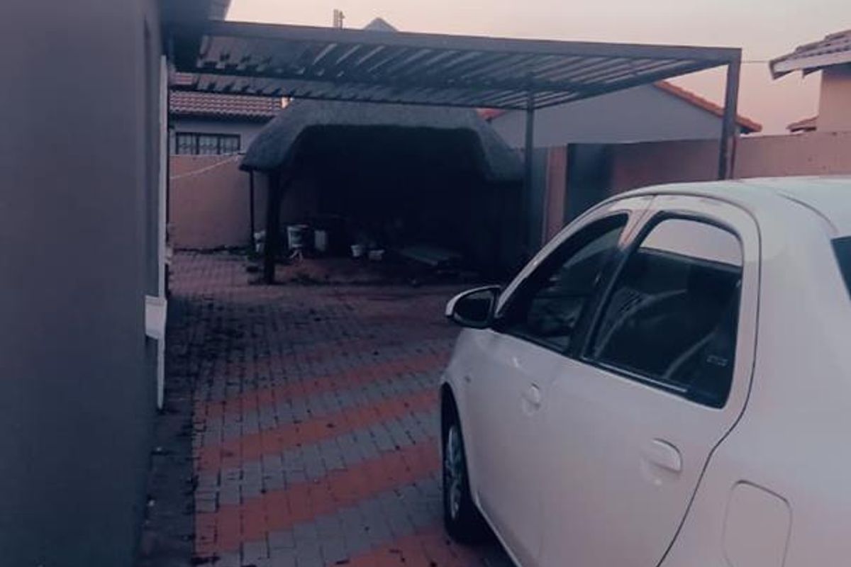 Charming 3-Bed Home in Boksburg with Top Security & Great Potential !!!! - Photo 5