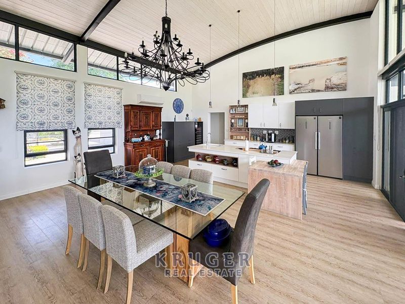 ONE-OF-A-KIND ARCHITECTURAL MASTERPIECE - Photo 4