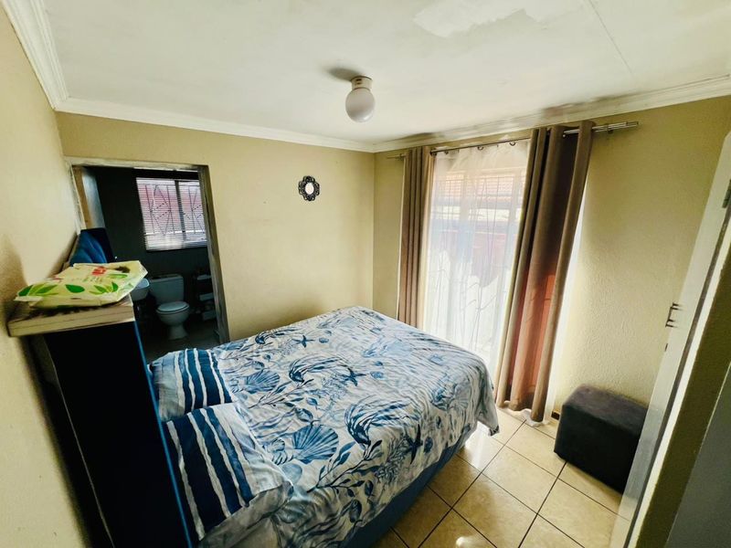 Move in ready 3 bedrooms house for sale in Soshanguve AA - Photo 9