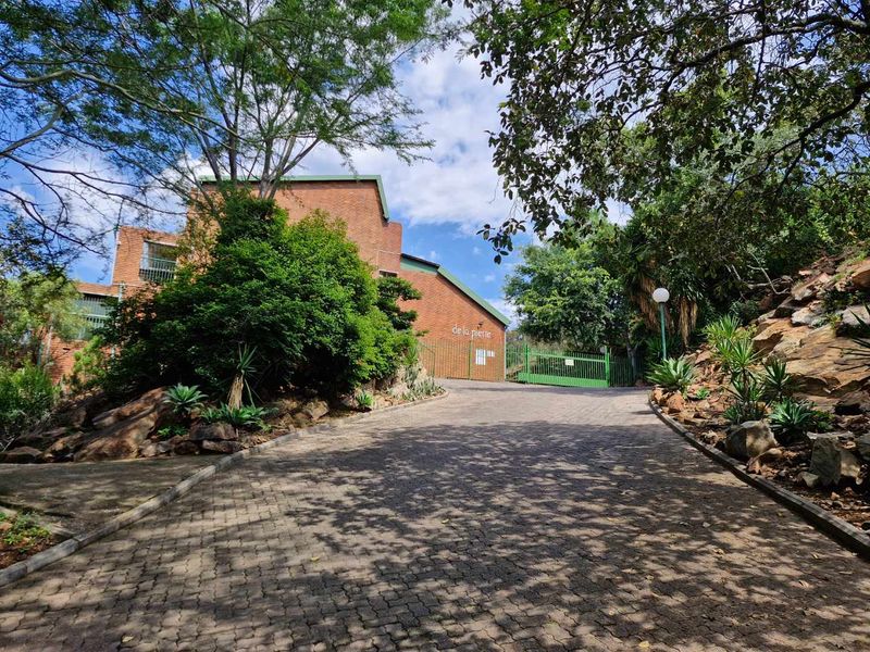 2 & Half Bedroom Town house For Sale In Silverton - Photo 4