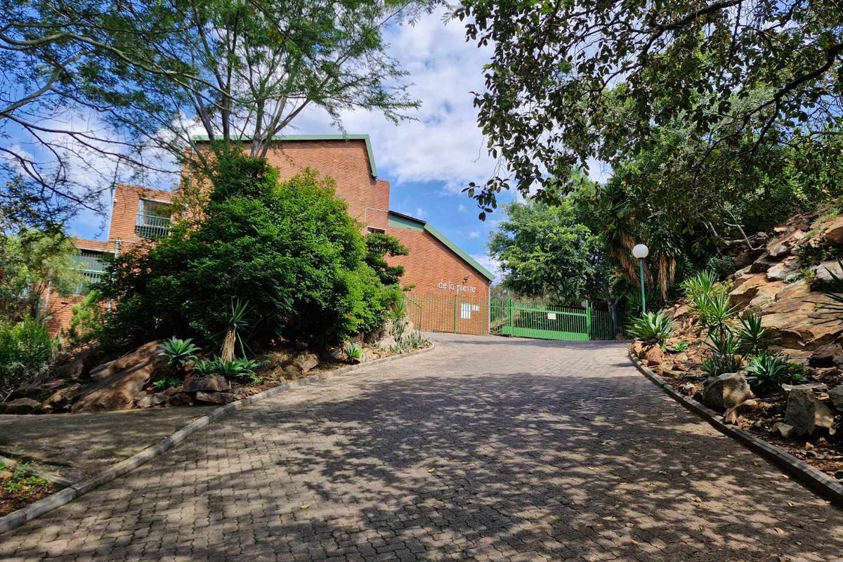 2 & Half Bedroom Town house For Sale In Silverton - Photo 4