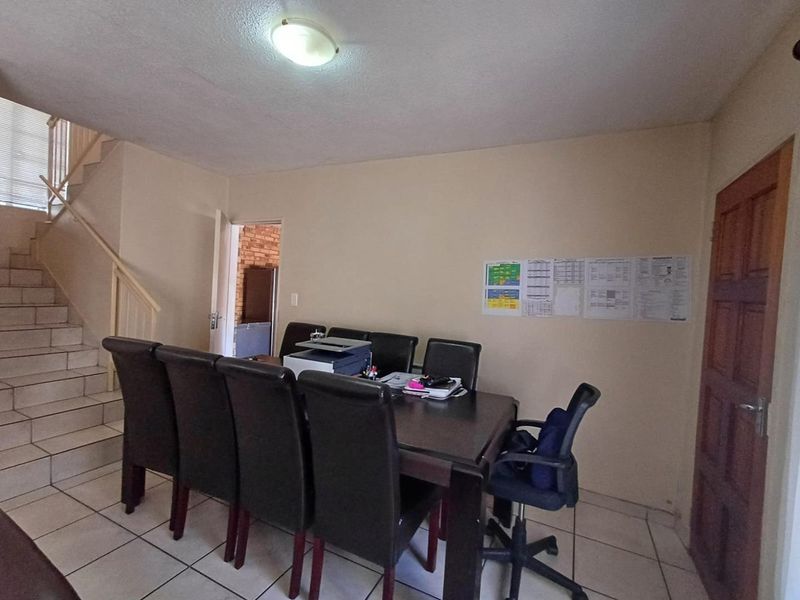 3 Bedroom, 2 Bathroom Duplex with Garden in Olivedale Complex Pet Friendly – All You Can Ask For! - Photo 9