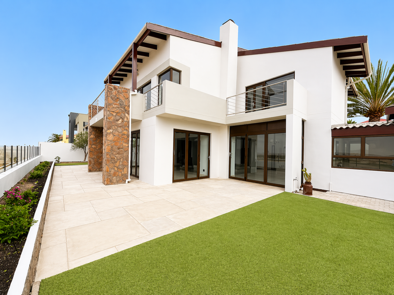 Exceptional Dune-Facing Luxury Estate in Prime Location - Photo 2