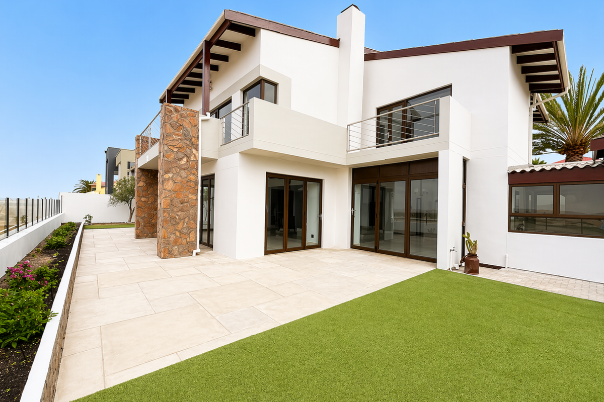 Exceptional Dune-Facing Luxury Estate in Prime Location - Photo 2