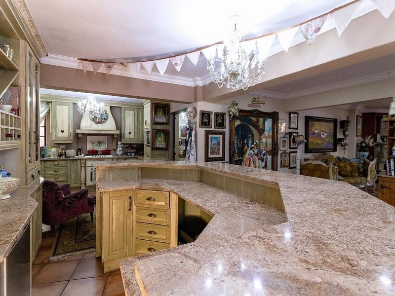 6 Bedroom House for Sale in Alberante - Photo 4