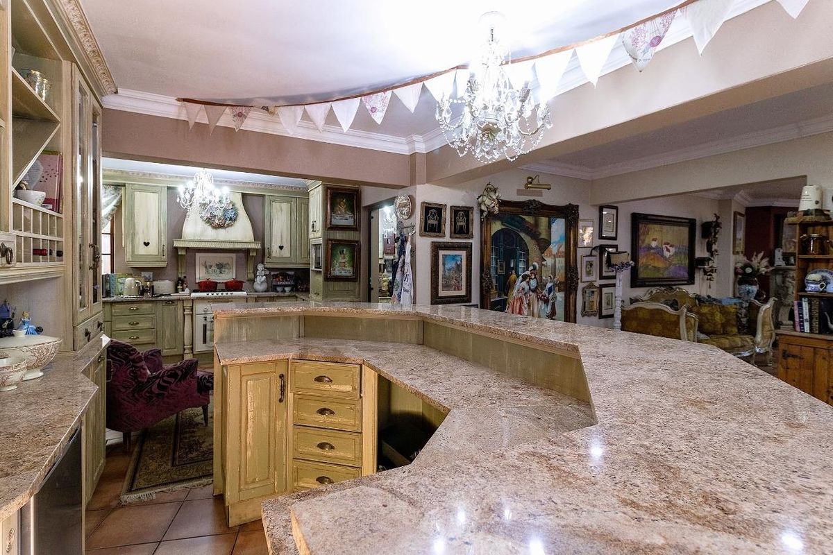 6 Bedroom House for Sale in Alberante - Photo 4