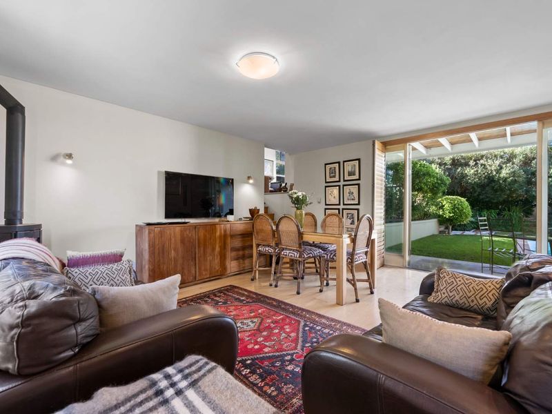 A Warm, Welcoming Home in Secure Tamboerskloof Estate - Photo 7