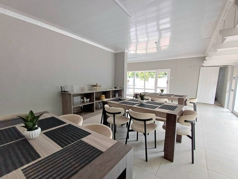 Elegant Multi-Room Residence with Exceptional Entertaining Potential - Photo 2