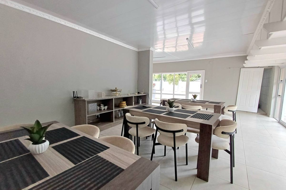 Elegant Multi-Room Residence with Exceptional Entertaining Potential - Photo 2