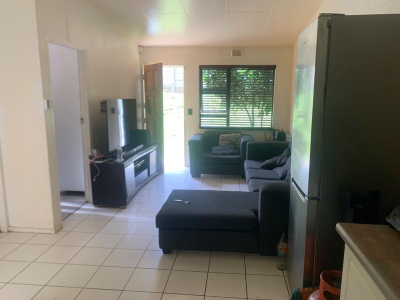 **2-Bedroom Apartment for Rent in Mondeor - Photo 7