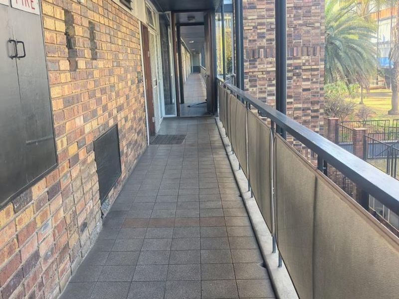 Bachelor flat for sale in Sunnyside - Photo 2