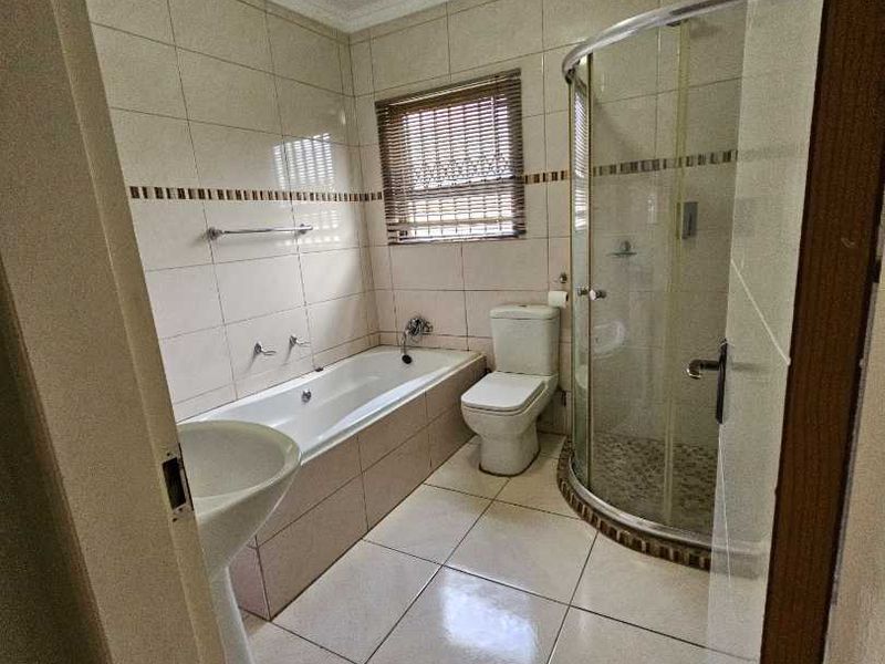 3 bedroom house in the heart of clarina - Photo 10