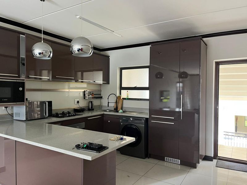 A Modern Apartment Awaits You - Photo 3