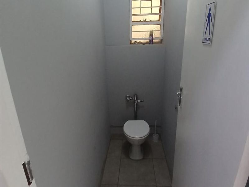 Room to rent in Arcadia - Photo 6