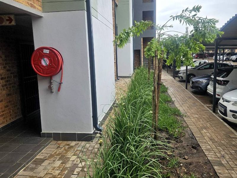 2 bedroom apartment in wolmer, Akasia - Photo 2