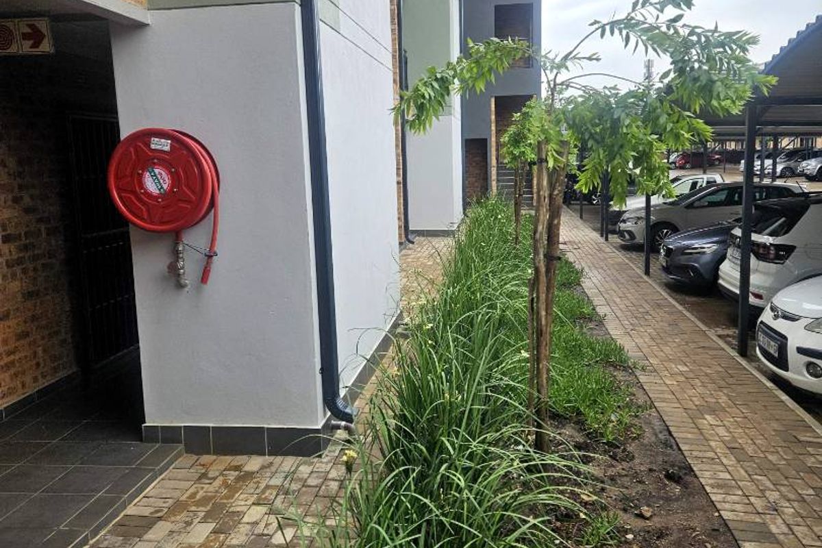 2 bedroom apartment in wolmer, Akasia - Photo 2