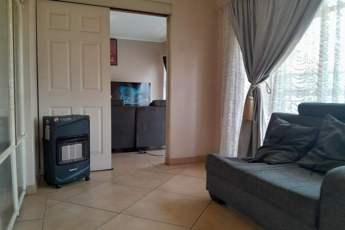Price Adjustment Don't Miss Out -1st floor 3 Bedroom Klinker Brick Townhouse for sale in Brackendowns, will look at all reasonable offers - Photo 5