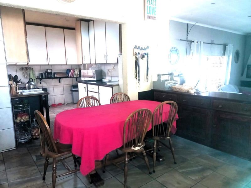 Lookinf for an income generating home, look no more. Priced to sell in tranquill South Crest - Photo 7