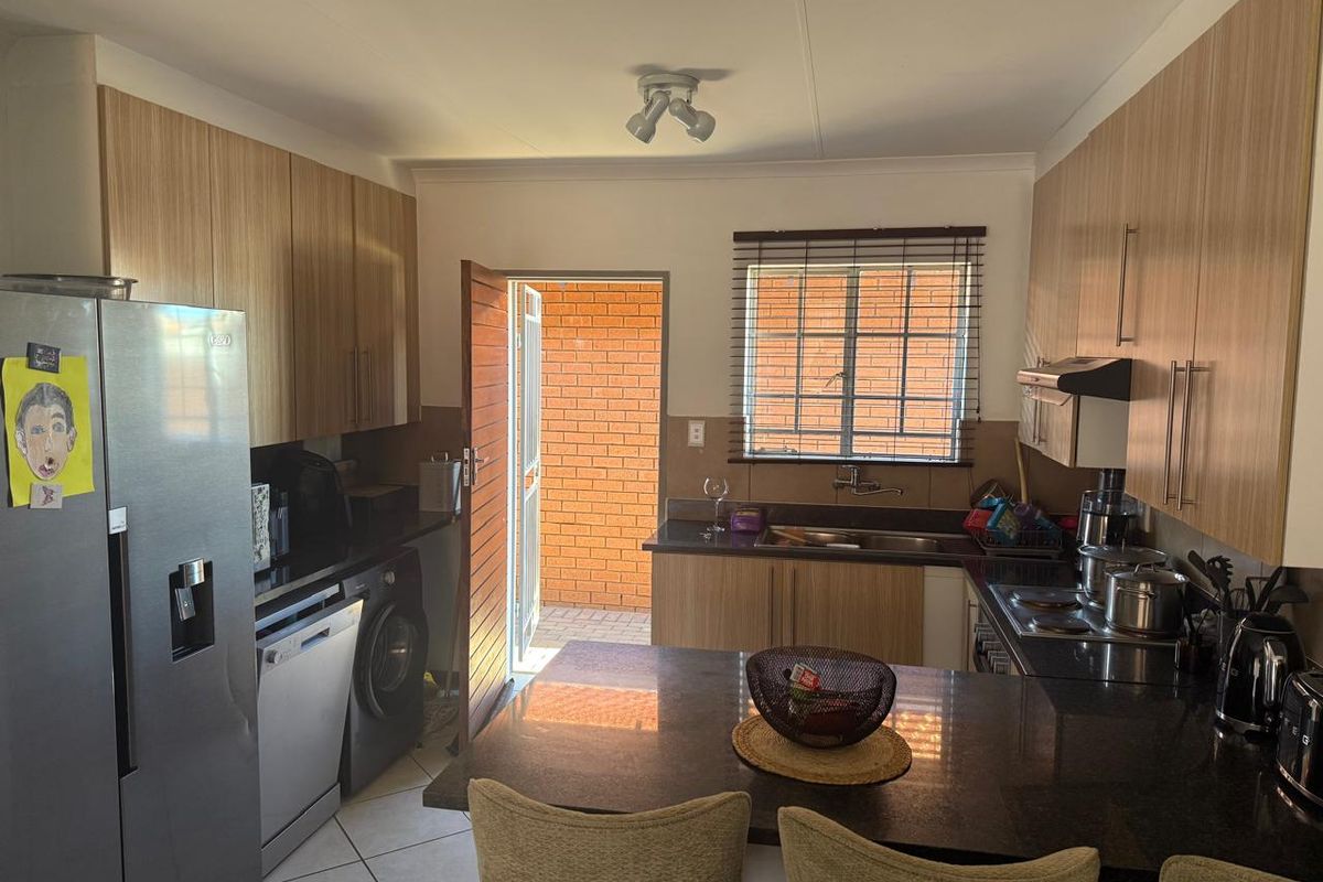 Modern 3-Bedroom Apartment with Garden in Monavoni, Centurion - Photo 3