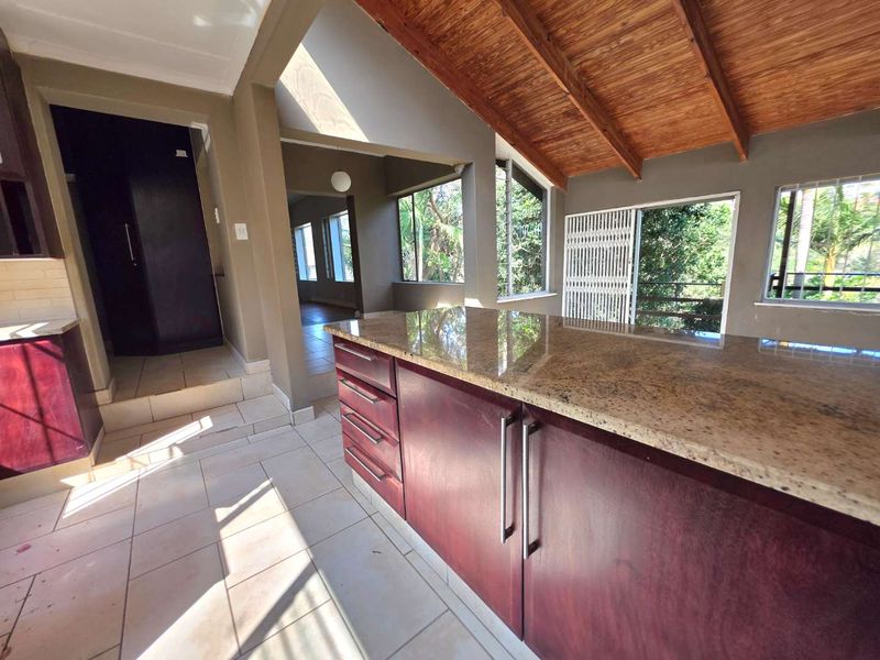 Prime Investment Opportunity – Family Home with Student Accommodation Potential in Manor Gardens - Photo 8