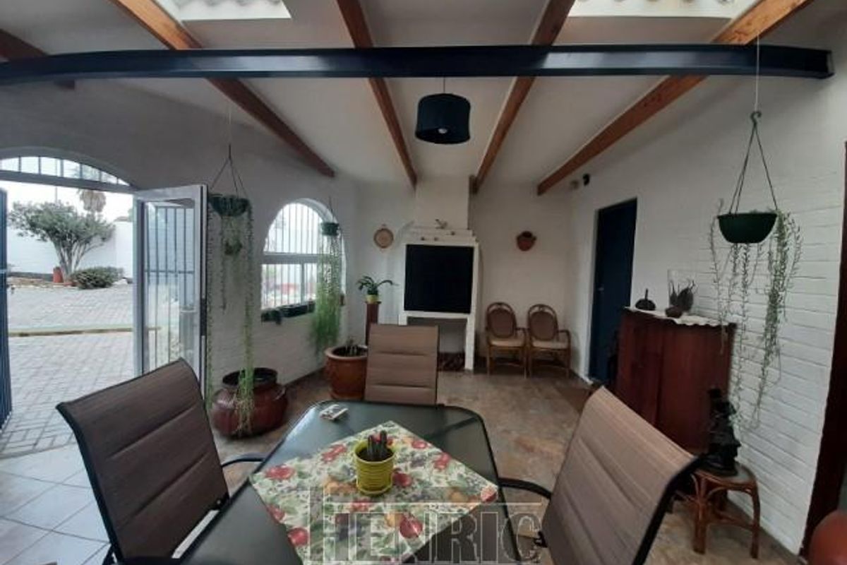 Cozy family Home with two Flats in Vineta for Sale - Photo 4