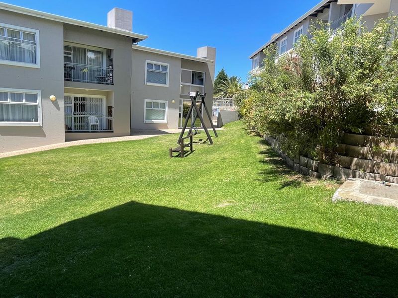 Pet friendly, ground floor apartment - Photo 4