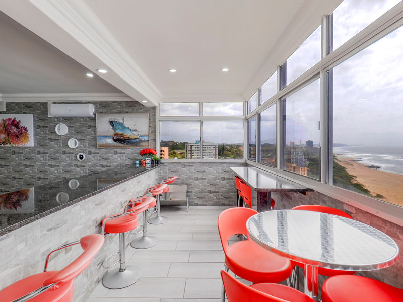 Breath taking views and on the beach - Photo 8