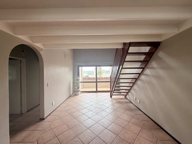 Loft Apartment with Stunning Views in Paulshof - Photo 2