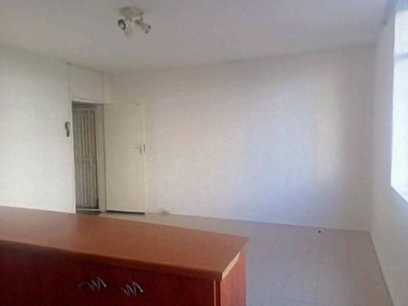 1 Bedroom Apartment To Let - Photo 2