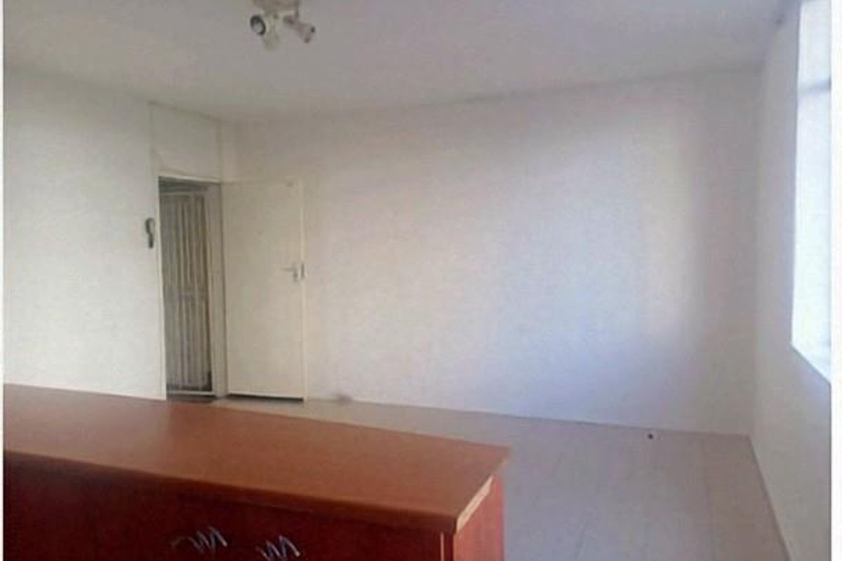 1 Bedroom Apartment To Let - Photo 2