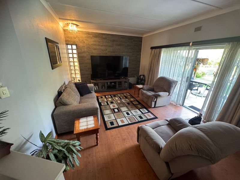 Large Family Home for Sale in Randhart - Photo 8