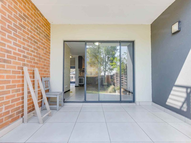 Modern 3 Bedroom Executive Garden Apartment - Photo 4