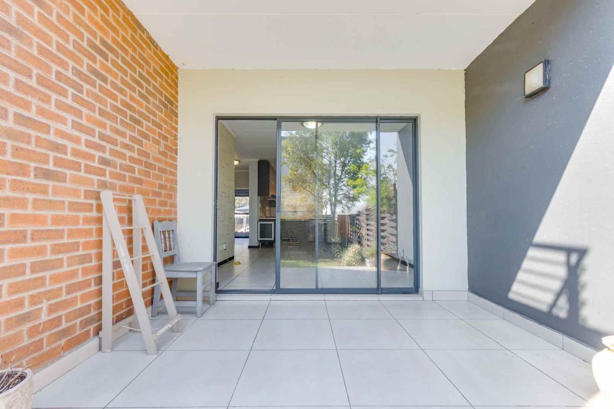 Modern 3 Bedroom Executive Garden Apartment - Photo 4