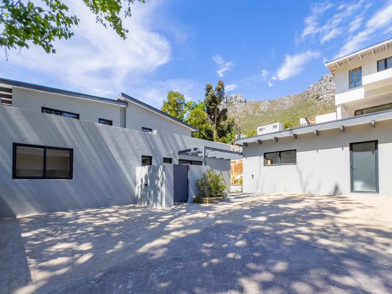 A Modern Masterpiece in a Prestigious Estate - Photo 7